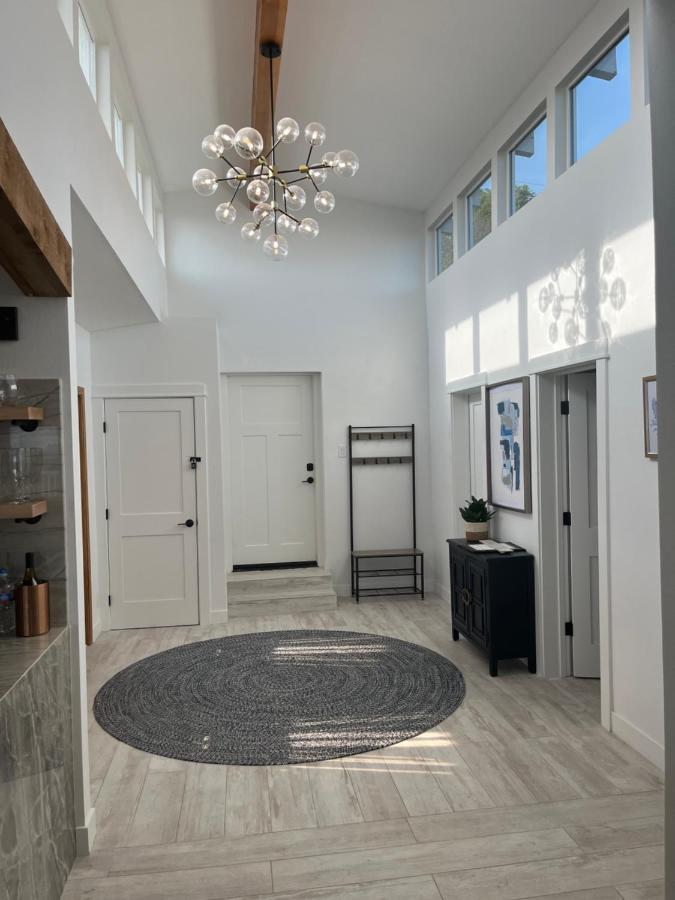 5-Star Hillside Home With Coastal Views, Gameroom, Pool, Hot Tub, 8 People Max Occupancy, 2024 Remodel, New Management, Free Parking Ventura Bagian luar foto